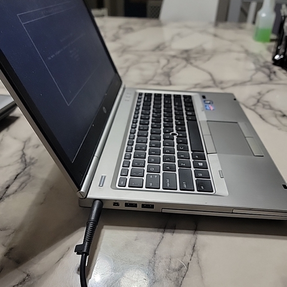 HP EliteBook 8470p Window's 7 Pro Working Missing Battery - Picture 6 of 7